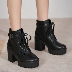 LATASA BLACK PLATFORM BOOTS SIZE 37